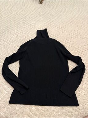 Women's Black Ribbed Cashmere Turtleneck Sweater - Sleek Knit